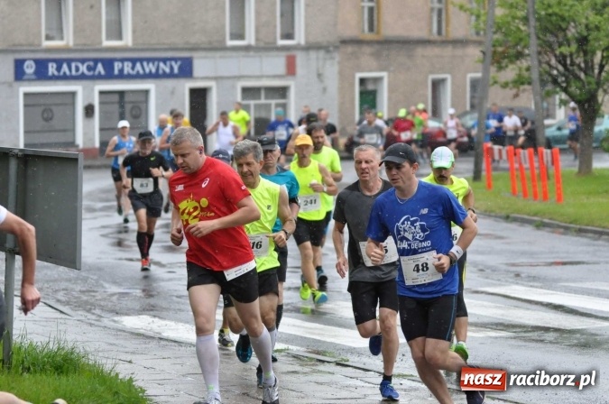 Zdjęcie w galerii na portalu naszraciborz.pl: Deszczowy XI Półmaraton w Kietrzu wiadomości z regionu