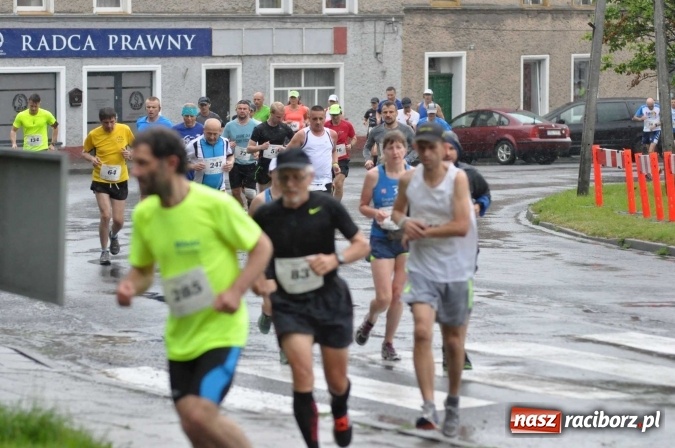 Zdjęcie w galerii na portalu naszraciborz.pl: Deszczowy XI Półmaraton w Kietrzu wiadomości z regionu
