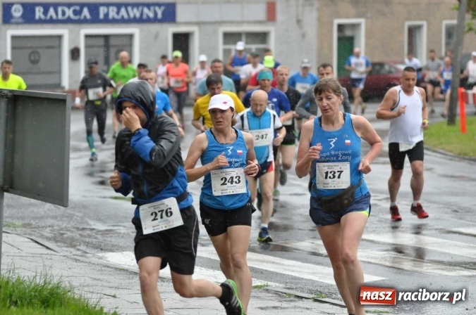 Zdjęcie w galerii na portalu naszraciborz.pl: Deszczowy XI Półmaraton w Kietrzu wiadomości z regionu