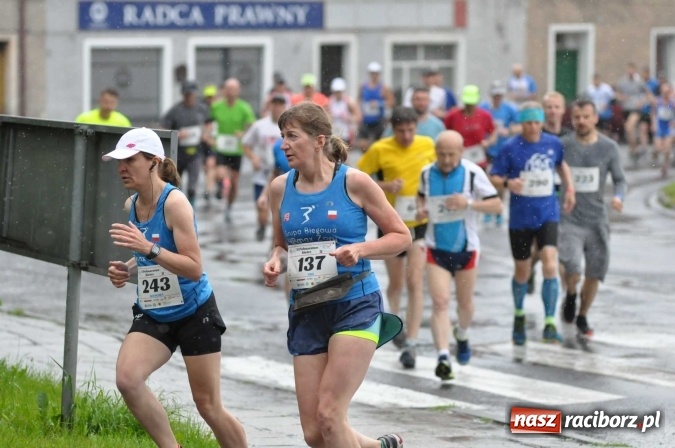 Zdjęcie w galerii na portalu naszraciborz.pl: Deszczowy XI Półmaraton w Kietrzu wiadomości z regionu
