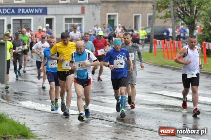 Zdjęcie w galerii na portalu naszraciborz.pl: Deszczowy XI Półmaraton w Kietrzu wiadomości z regionu