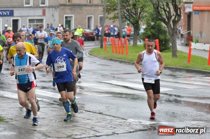 Zdjęcie w galerii na portalu naszraciborz.pl: Deszczowy XI Półmaraton w Kietrzu wiadomości z regionu
