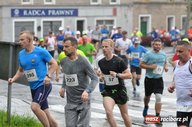 Zdjęcie w galerii na portalu naszraciborz.pl: Deszczowy XI Półmaraton w Kietrzu wiadomości z regionu