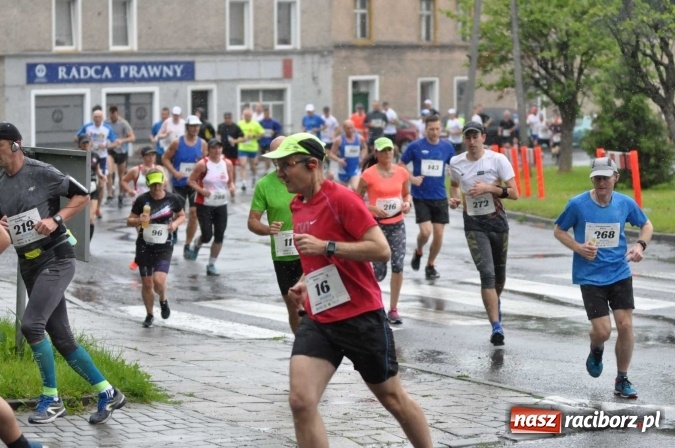 Zdjęcie w galerii na portalu naszraciborz.pl: Deszczowy XI Półmaraton w Kietrzu wiadomości z regionu