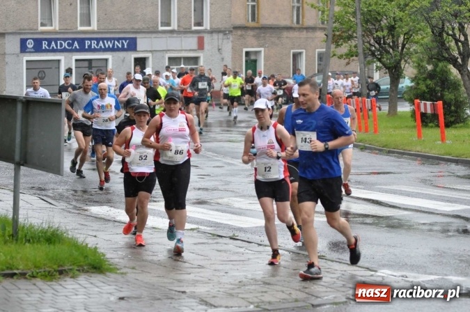 Zdjęcie w galerii na portalu naszraciborz.pl: Deszczowy XI Półmaraton w Kietrzu wiadomości z regionu