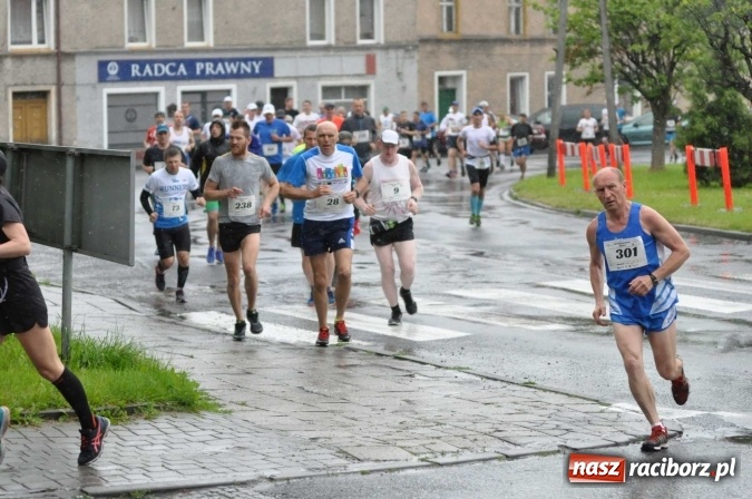 Zdjęcie w galerii na portalu naszraciborz.pl: Deszczowy XI Półmaraton w Kietrzu wiadomości z regionu