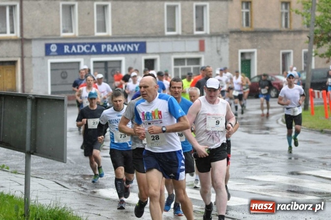 Zdjęcie w galerii na portalu naszraciborz.pl: Deszczowy XI Półmaraton w Kietrzu wiadomości z regionu