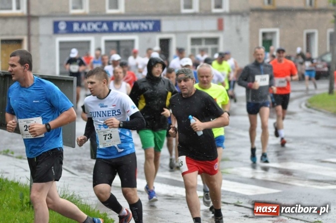 Zdjęcie w galerii na portalu naszraciborz.pl: Deszczowy XI Półmaraton w Kietrzu wiadomości z regionu