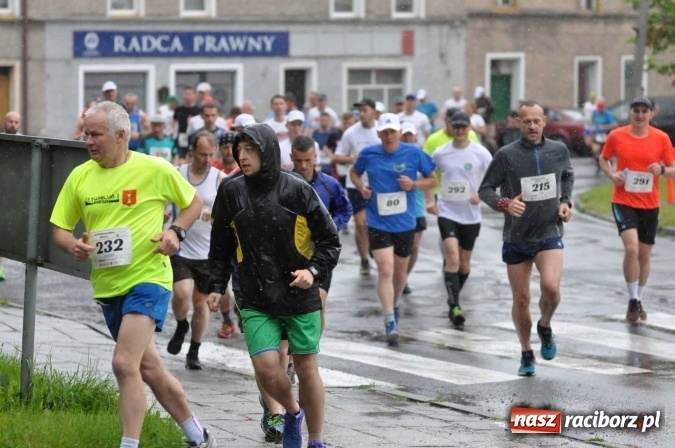 Zdjęcie w galerii na portalu naszraciborz.pl: Deszczowy XI Półmaraton w Kietrzu wiadomości z regionu