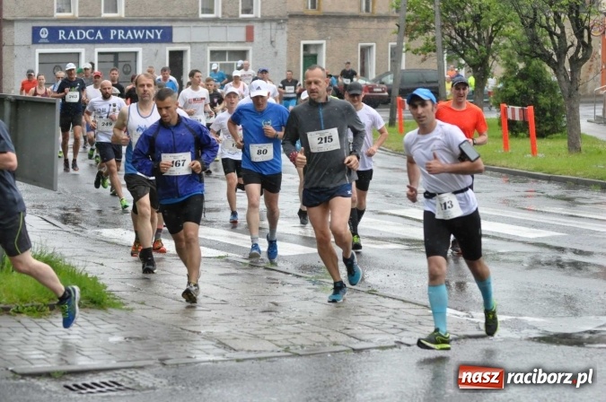 Zdjęcie w galerii na portalu naszraciborz.pl: Deszczowy XI Półmaraton w Kietrzu wiadomości z regionu