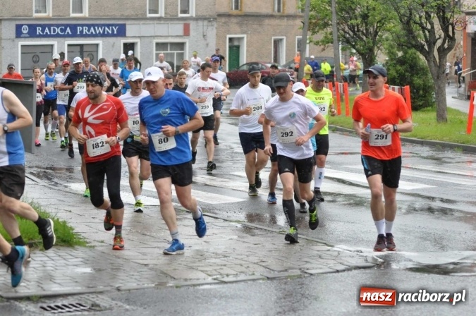 Zdjęcie w galerii na portalu naszraciborz.pl: Deszczowy XI Półmaraton w Kietrzu wiadomości z regionu