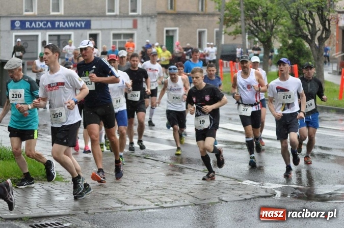 Zdjęcie w galerii na portalu naszraciborz.pl: Deszczowy XI Półmaraton w Kietrzu wiadomości z regionu