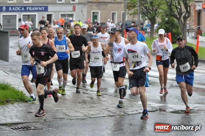 Zdjęcie w galerii na portalu naszraciborz.pl: Deszczowy XI Półmaraton w Kietrzu wiadomości z regionu