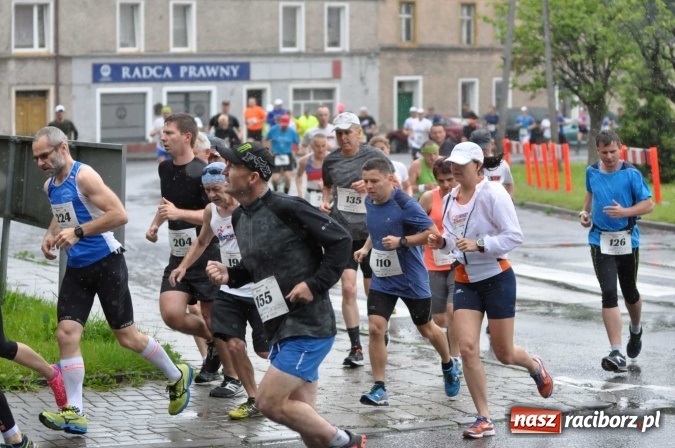 Zdjęcie w galerii na portalu naszraciborz.pl: Deszczowy XI Półmaraton w Kietrzu wiadomości z regionu