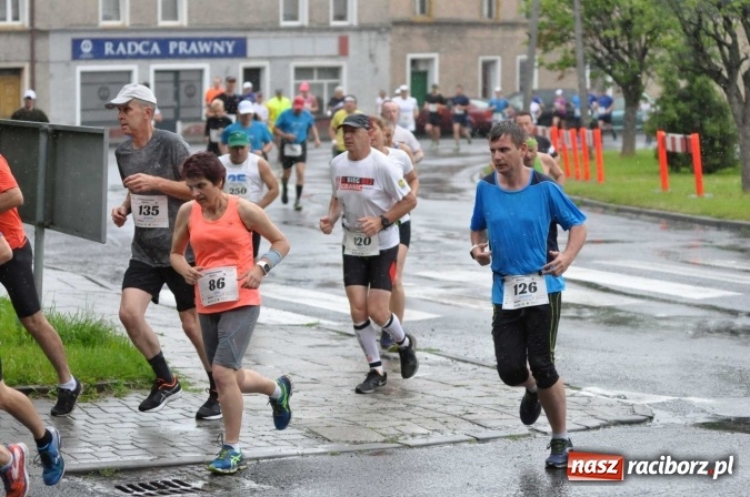 Zdjęcie w galerii na portalu naszraciborz.pl: Deszczowy XI Półmaraton w Kietrzu wiadomości z regionu