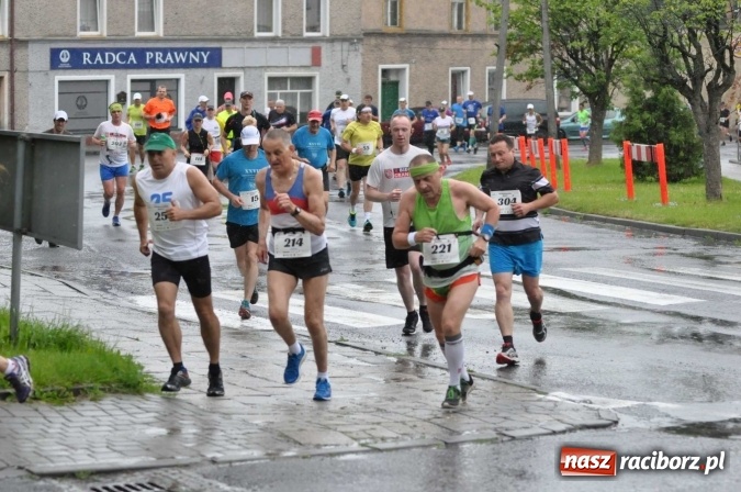 Zdjęcie w galerii na portalu naszraciborz.pl: Deszczowy XI Półmaraton w Kietrzu wiadomości z regionu