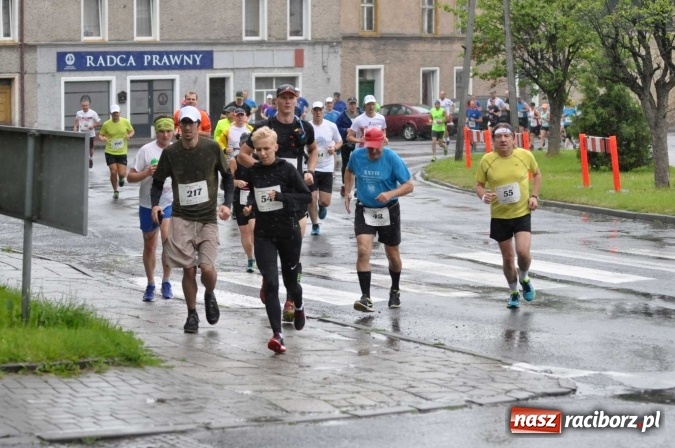 Zdjęcie w galerii na portalu naszraciborz.pl: Deszczowy XI Półmaraton w Kietrzu wiadomości z regionu