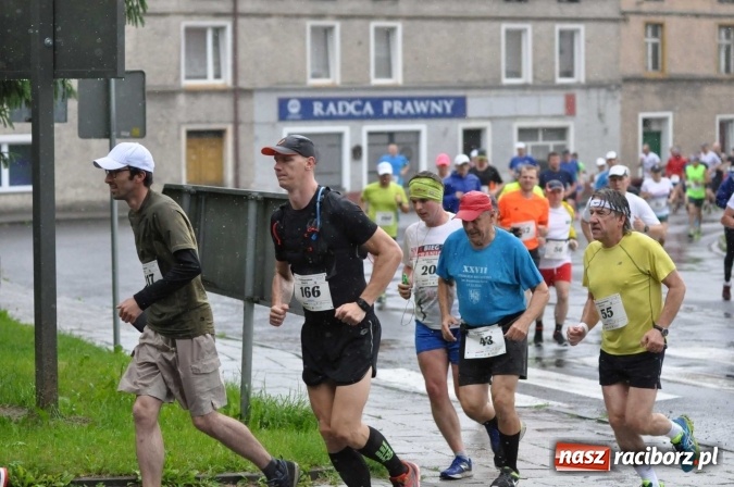 Zdjęcie w galerii na portalu naszraciborz.pl: Deszczowy XI Półmaraton w Kietrzu wiadomości z regionu