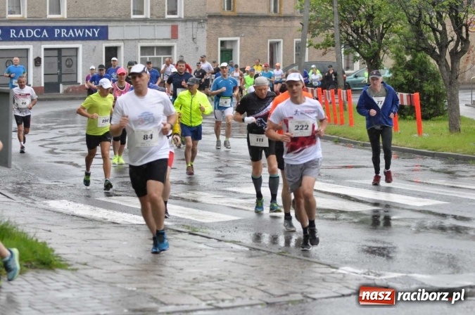 Zdjęcie w galerii na portalu naszraciborz.pl: Deszczowy XI Półmaraton w Kietrzu wiadomości z regionu