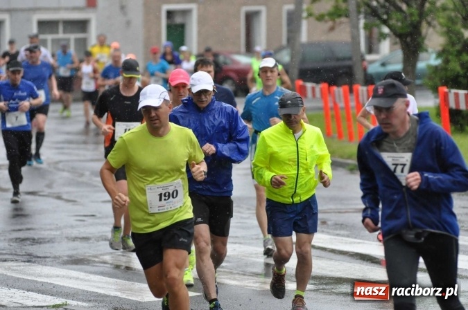 Zdjęcie w galerii na portalu naszraciborz.pl: Deszczowy XI Półmaraton w Kietrzu wiadomości z regionu