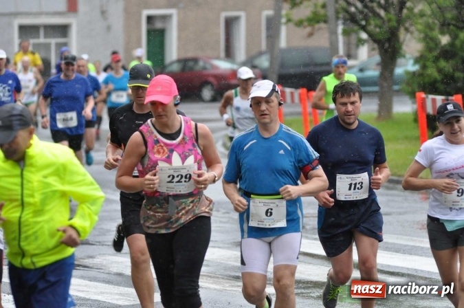 Zdjęcie w galerii na portalu naszraciborz.pl: Deszczowy XI Półmaraton w Kietrzu wiadomości z regionu