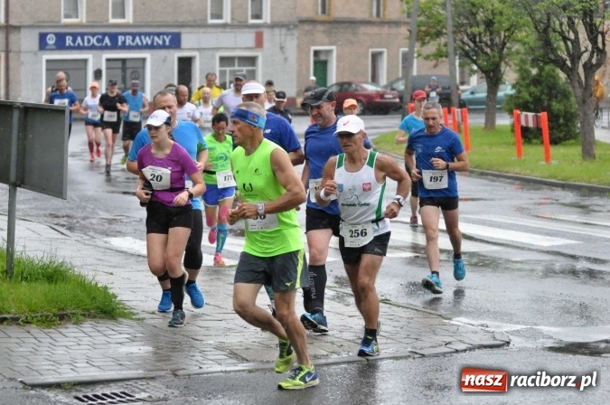 Zdjęcie w galerii na portalu naszraciborz.pl: Deszczowy XI Półmaraton w Kietrzu wiadomości z regionu