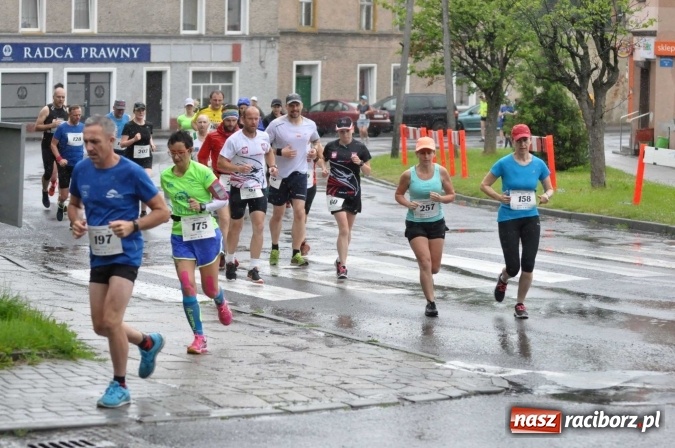 Zdjęcie w galerii na portalu naszraciborz.pl: Deszczowy XI Półmaraton w Kietrzu wiadomości z regionu