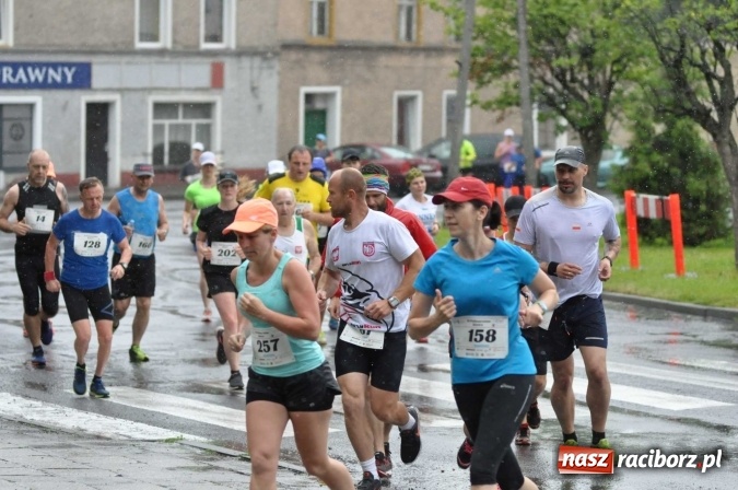 Zdjęcie w galerii na portalu naszraciborz.pl: Deszczowy XI Półmaraton w Kietrzu wiadomości z regionu