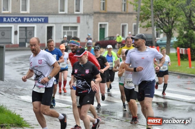 Zdjęcie w galerii na portalu naszraciborz.pl: Deszczowy XI Półmaraton w Kietrzu wiadomości z regionu