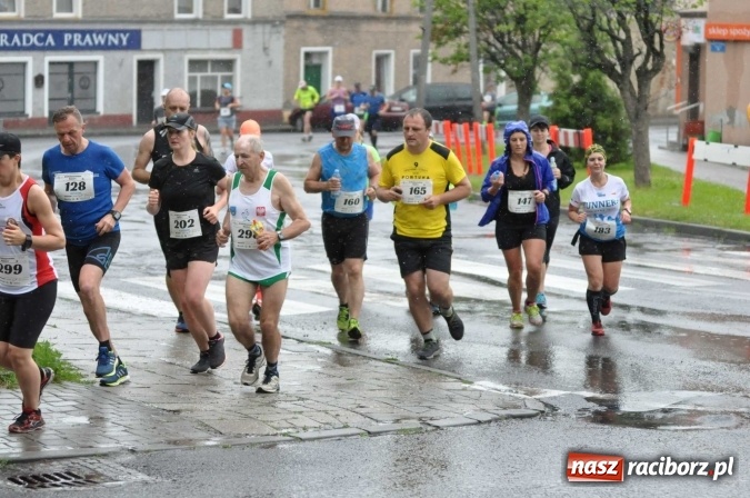 Zdjęcie w galerii na portalu naszraciborz.pl: Deszczowy XI Półmaraton w Kietrzu wiadomości z regionu