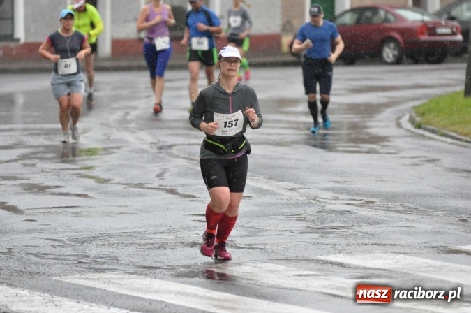 Zdjęcie w galerii na portalu naszraciborz.pl: Deszczowy XI Półmaraton w Kietrzu wiadomości z regionu