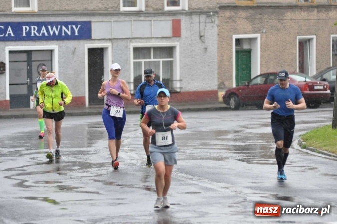 Zdjęcie w galerii na portalu naszraciborz.pl: Deszczowy XI Półmaraton w Kietrzu wiadomości z regionu