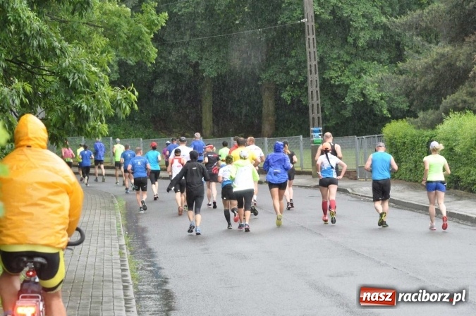 Zdjęcie w galerii na portalu naszraciborz.pl: Deszczowy XI Półmaraton w Kietrzu wiadomości z regionu