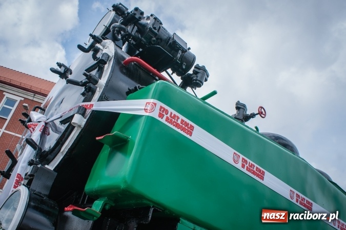 Zdjęcie w galerii na portalu naszraciborz.pl: Weronika przecięła wstęgę na Halince. Parowóz oficjalnie w nowym miejscu wiadomości z regionu