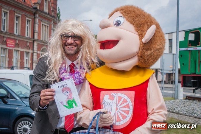 Zdjęcie w galerii na portalu naszraciborz.pl: Weronika przecięła wstęgę na Halince. Parowóz oficjalnie w nowym miejscu wiadomości z regionu