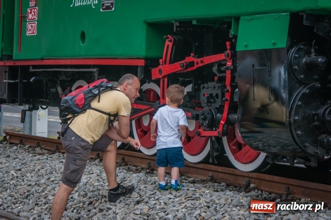Zdjęcie w galerii na portalu naszraciborz.pl: Weronika przecięła wstęgę na Halince. Parowóz oficjalnie w nowym miejscu wiadomości z regionu