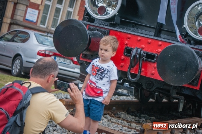 Zdjęcie w galerii na portalu naszraciborz.pl: Weronika przecięła wstęgę na Halince. Parowóz oficjalnie w nowym miejscu wiadomości z regionu