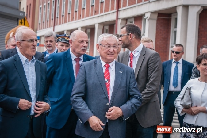 Zdjęcie w galerii na portalu naszraciborz.pl: Weronika przecięła wstęgę na Halince. Parowóz oficjalnie w nowym miejscu wiadomości z regionu