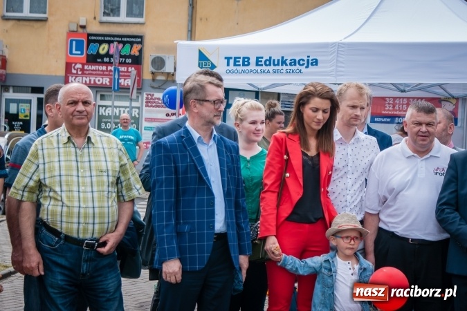 Zdjęcie w galerii na portalu naszraciborz.pl: Weronika przecięła wstęgę na Halince. Parowóz oficjalnie w nowym miejscu wiadomości z regionu