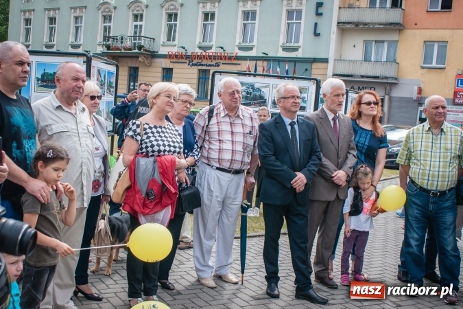 Zdjęcie w galerii na portalu naszraciborz.pl: Weronika przecięła wstęgę na Halince. Parowóz oficjalnie w nowym miejscu wiadomości z regionu