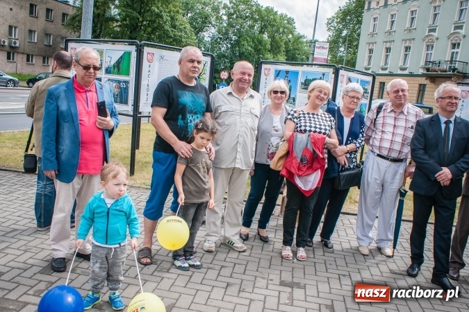 Zdjęcie w galerii na portalu naszraciborz.pl: Weronika przecięła wstęgę na Halince. Parowóz oficjalnie w nowym miejscu wiadomości z regionu