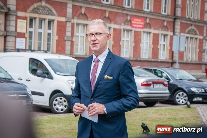 Zdjęcie w galerii na portalu naszraciborz.pl: Weronika przecięła wstęgę na Halince. Parowóz oficjalnie w nowym miejscu wiadomości z regionu