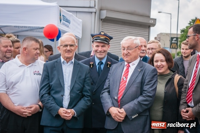 Zdjęcie w galerii na portalu naszraciborz.pl: Weronika przecięła wstęgę na Halince. Parowóz oficjalnie w nowym miejscu wiadomości z regionu