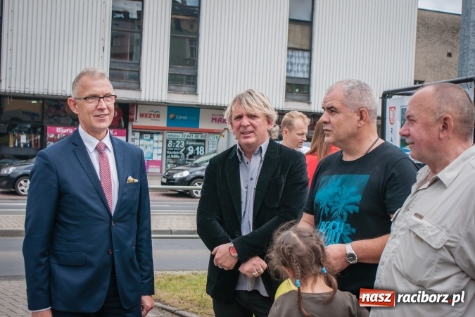 Zdjęcie w galerii na portalu naszraciborz.pl: Weronika przecięła wstęgę na Halince. Parowóz oficjalnie w nowym miejscu wiadomości z regionu
