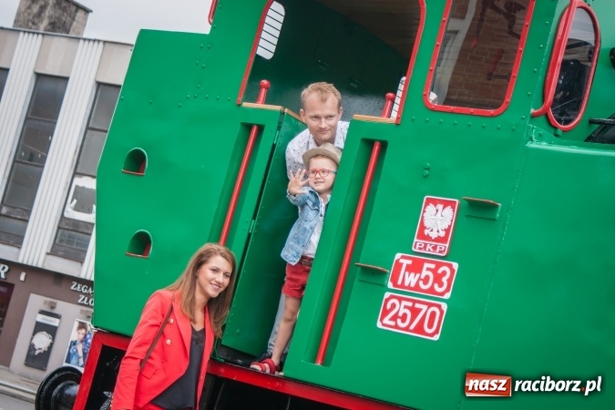 Zdjęcie w galerii na portalu naszraciborz.pl: Weronika przecięła wstęgę na Halince. Parowóz oficjalnie w nowym miejscu wiadomości z regionu