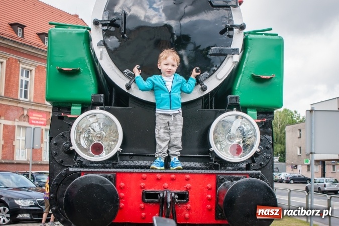 Zdjęcie w galerii na portalu naszraciborz.pl: Weronika przecięła wstęgę na Halince. Parowóz oficjalnie w nowym miejscu wiadomości z regionu