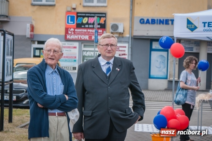 Zdjęcie w galerii na portalu naszraciborz.pl: Weronika przecięła wstęgę na Halince. Parowóz oficjalnie w nowym miejscu wiadomości z regionu