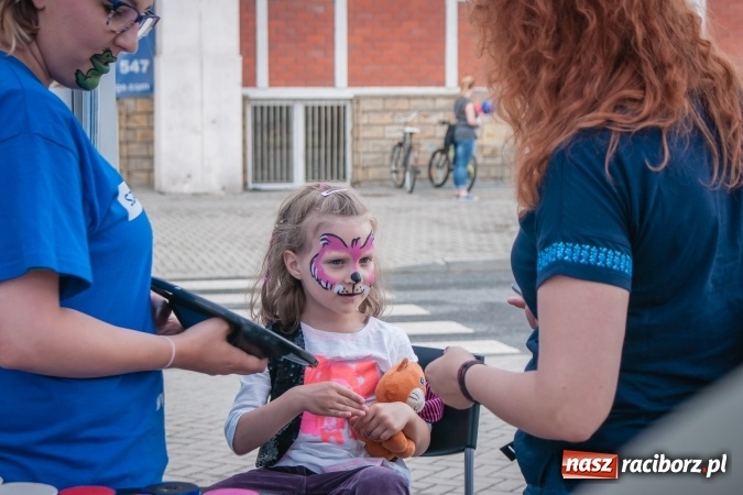 Zdjęcie w galerii na portalu naszraciborz.pl: Weronika przecięła wstęgę na Halince. Parowóz oficjalnie w nowym miejscu wiadomości z regionu