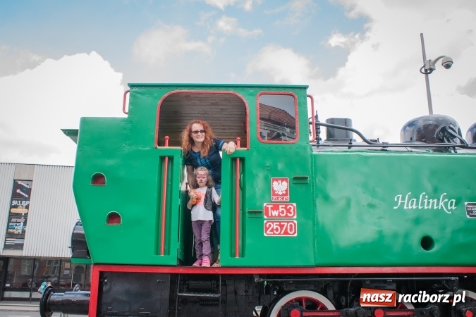 Zdjęcie w galerii na portalu naszraciborz.pl: Weronika przecięła wstęgę na Halince. Parowóz oficjalnie w nowym miejscu wiadomości z regionu