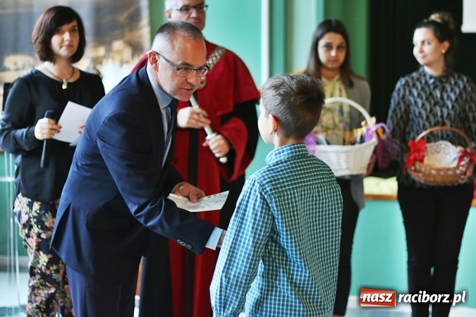 Zdjęcie w galerii na portalu naszraciborz.pl: Uniwersytet Dziecięcy w Raciborzu zakończył rok akademicki  wiadomości z regionu